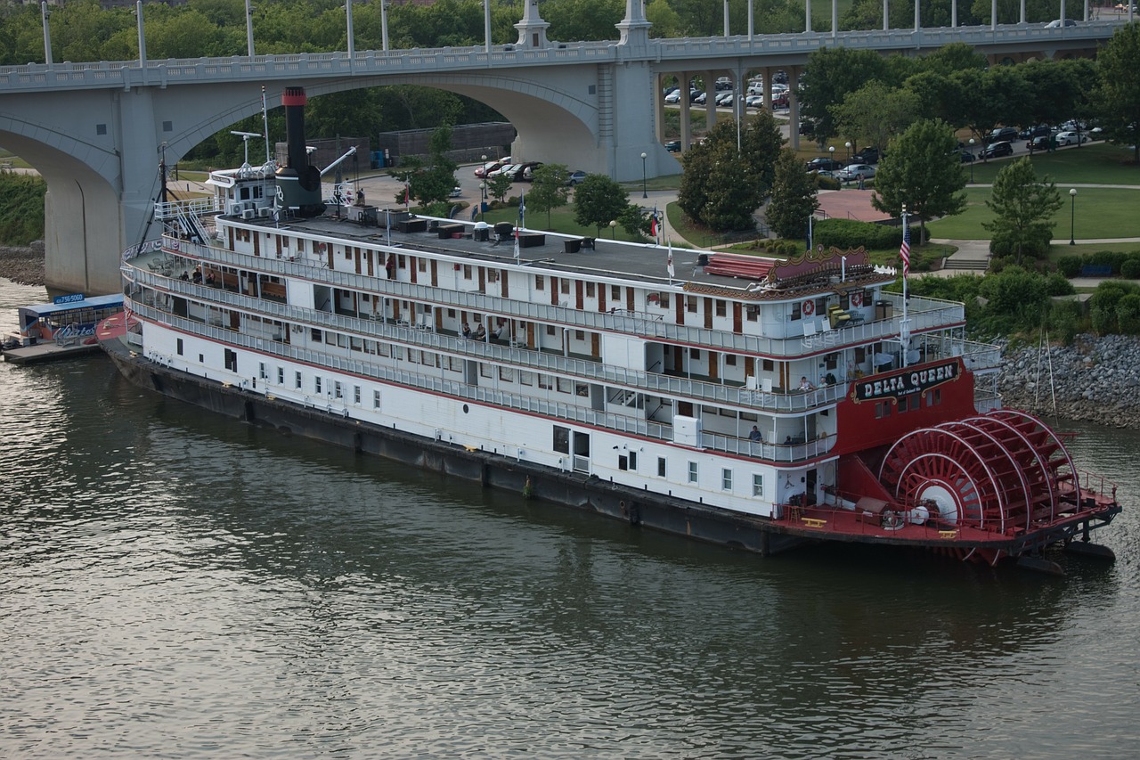 riverboats in memphis