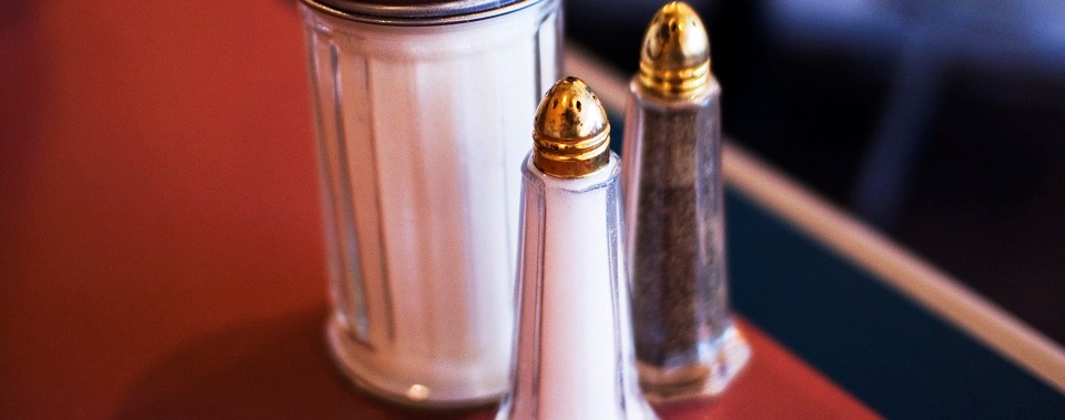Salt,_sugar_and_pepper_shakers
