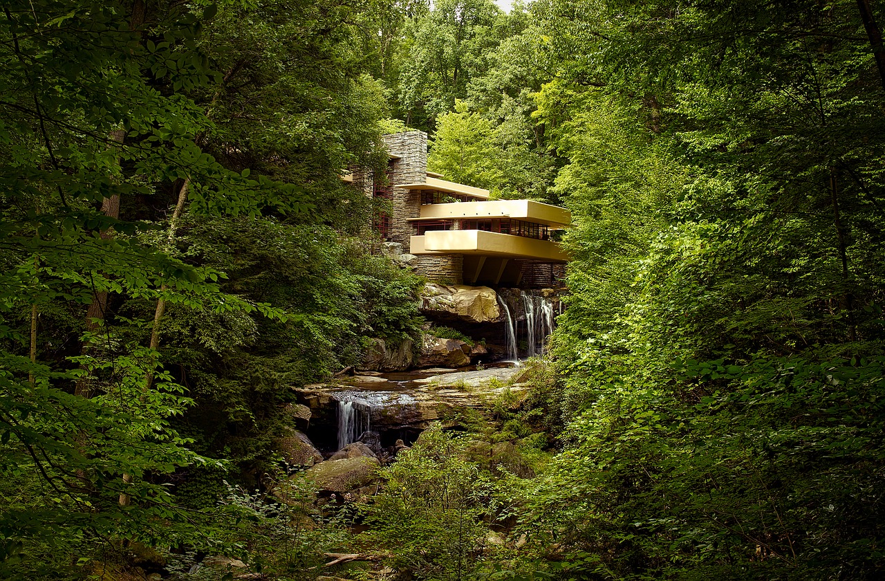 fallingwater-1626579_1280