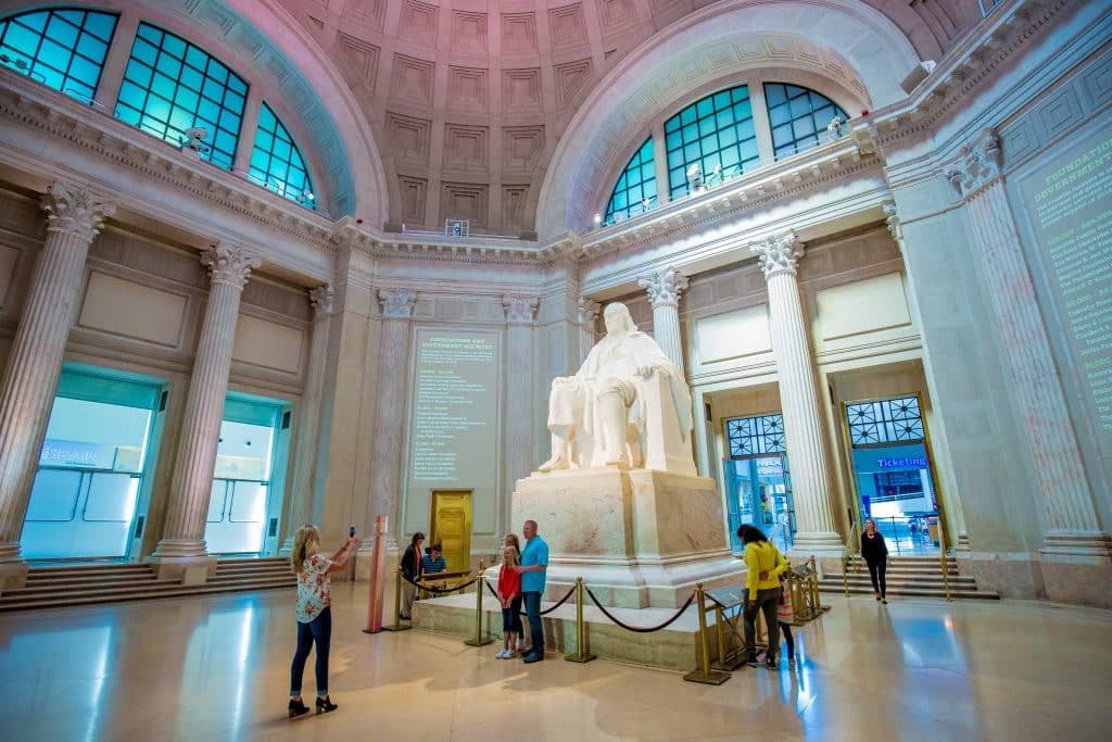 The Franklin institute entrance with giant statue of Benjamin Franklin
