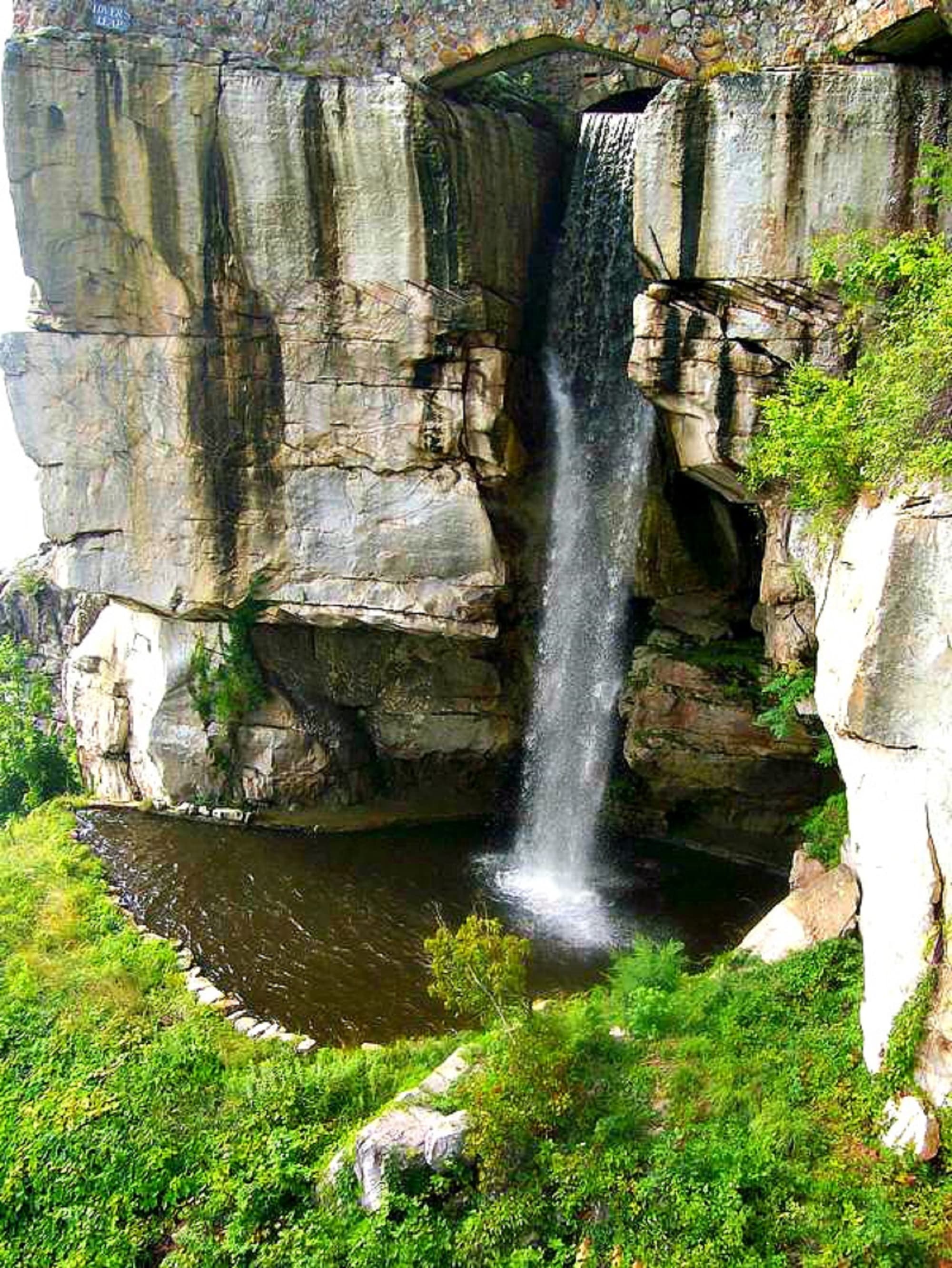 Rock City Falls Tennessee Rule of Thirds Credit Danielle Breshears Profreshionally Simple Rock City Falls Tennessee Rule of Thirds Credit Danielle Breshears Profreshionally Simple