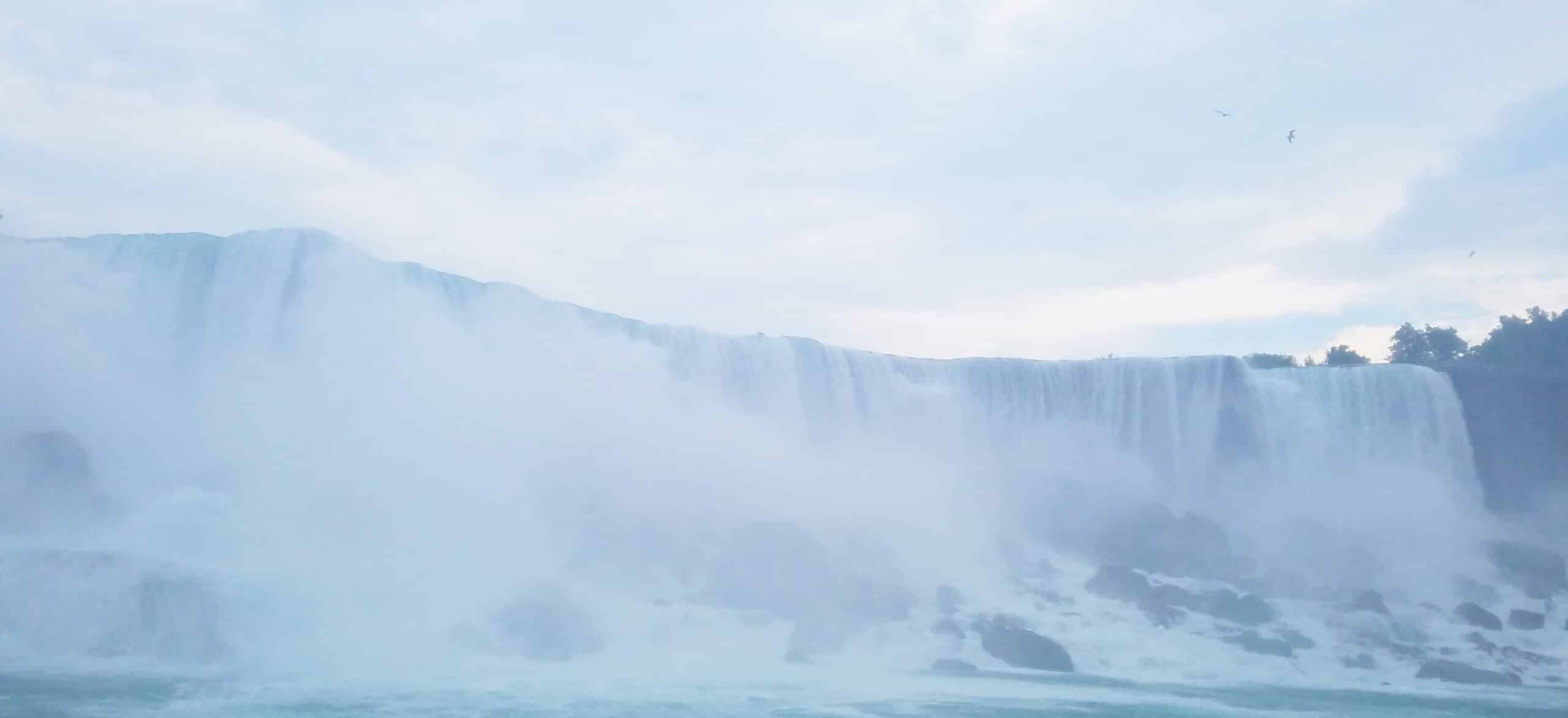 Profreshionally Simple Photography Views of the Falls from the Maid of the Mist