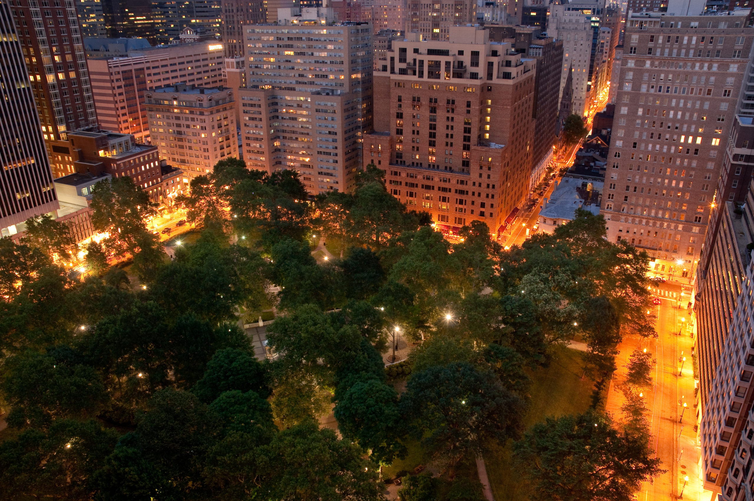 Rittenhouse Square at night photo by bklphoto.com for PHLCVB